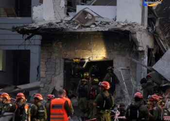 Dos diputados argentinos esperan ser evacuados de Israel