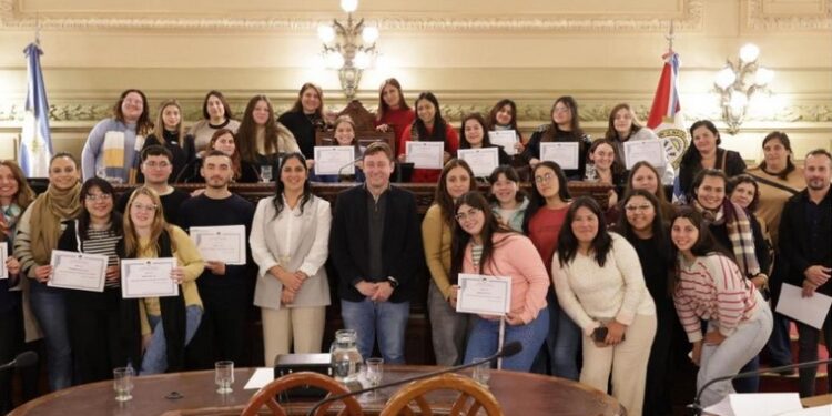 Esteban Motta acompañó a los jóvenes del departamento a presentar sus proyectos en el Senado Provincial