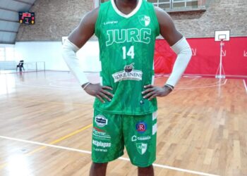 Eric Freeman en el Club Atlético San Genaro junto a los profes.