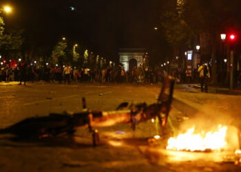 Los festejos en París y el caos tras el título del PSG: Cuatro muertos y 200 heridos