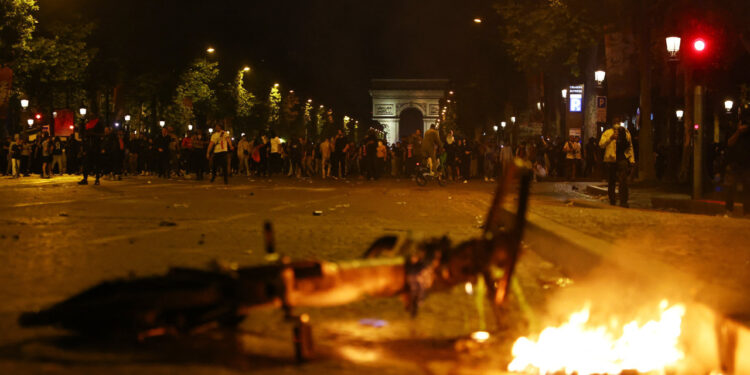 Los festejos en París y el caos tras el título del PSG: Cuatro muertos y 200 heridos