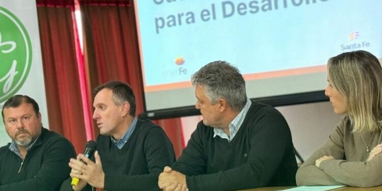 San Genaro: Presentación de la Obra del Gasoducto de la RN Nº 34, encabezada por el Presidente de ENERFE, Rodolfo Giacosa.