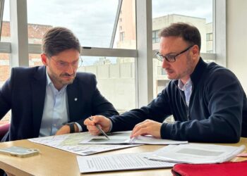 El próximo viernes 6 de junio, estaría en Gálvez, el ministro de Obras Públicas de la provincia, Lisandro Enrico, quien junto a la vicegobernadora Gisela Scaglia, firmarán el acta de inicio de obra de la continuación de las 52 viviendas «abandonadas».