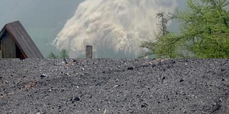 Suiza: una ciudad quedó sepultada tras el desprendimiento de un glaciar