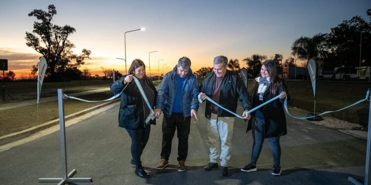 Timbues: FIORENZA INAUGURÓ LA PRIMERA ETAPA DE PAVIMENTACIÓN DE LA COLECTORA SAN MARTÍN