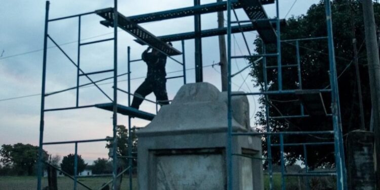 TIMBÚES COMENZÓ LOS TRABAJOS DE RESTAURACIÓN DE LA “CRUZ DE LA COLONIA”