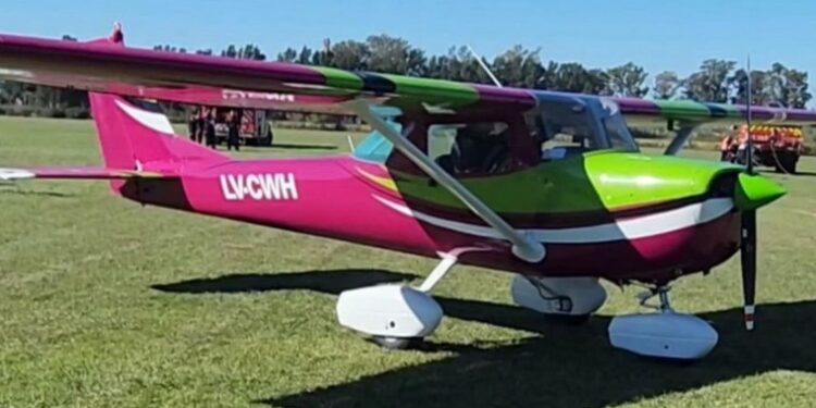 El Aeroclub Las Rosas realizó la presentación de su avión Cessna 150