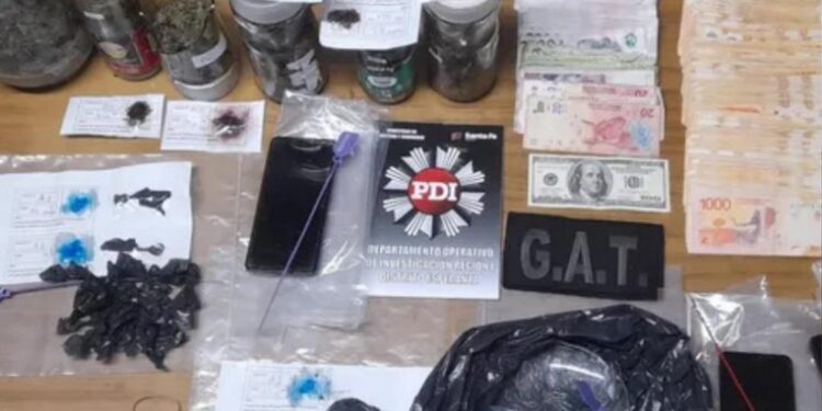 Cayó una banda en San Carlos Centro: tres detenidos y más de 500 dosis de droga secuestradas