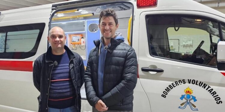 Galvez: Bomberos presentó este jueves, una nueva unidad marca Toyota que se incorpora a su flota de ambulancias.