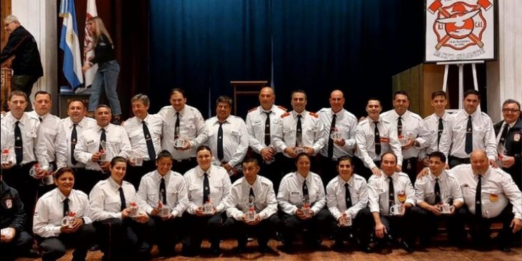 Anoche Bomberos Voluntarios de Salto Grande celebraron su día