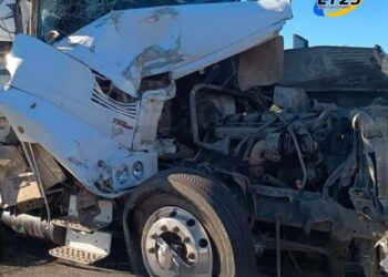 Chocaron dos camiones por alcance en autopista a la altura de Maciel