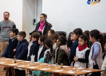 EDUCACIÓN: NIÑOS TIMBUENSES PARTICIPARON DEL TALLER DE CIENCIA DIVERTIDA «LA MOLÉCULA ATENTA»
