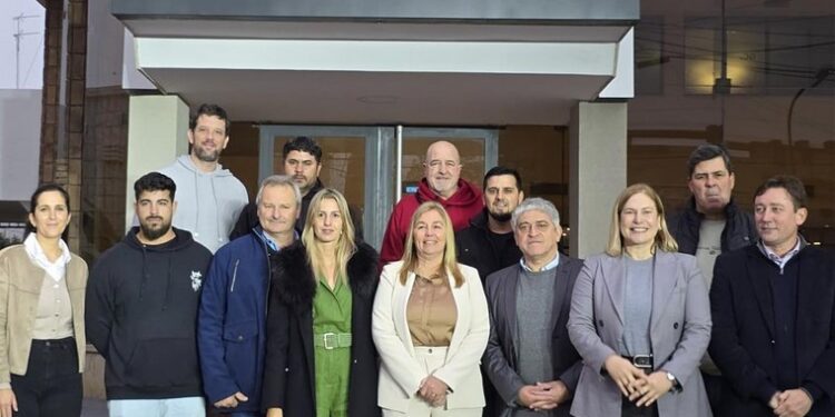 Esteban Motta y Gisela Scaglia acompañaron la inauguración del nuevo edificio comunal de Carlos Pellegrini