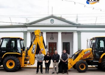Timbues: FIORENZA INCORPORÓ DOS NUEVAS RETROEXCAVADORAS PARA LOS SERVICIOS COMUNALES
