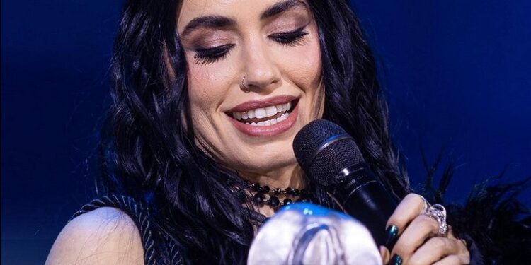 LALI ESPÓSITO GANÓ «CANCIÓN DEL AÑO» CON «FANÁTICO» EN LOS PREMIOS GARDEL