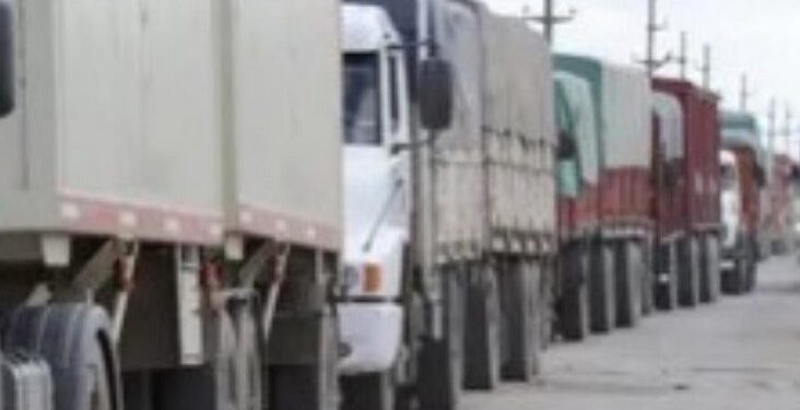 Paritaria de Camioneros: acuerdan aumento del 3% en tres meses y una suma fija de $45.000