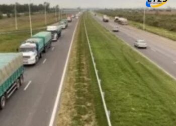Se le rompió el camión, frenó en autopista a la altura de Oliveros y lo asaltaron a mano armada
