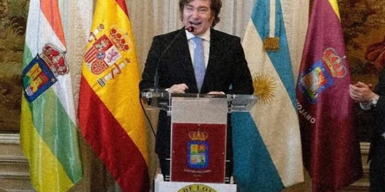 Javier Milei fue reconocido con el premio “Escuela de Salamanca»