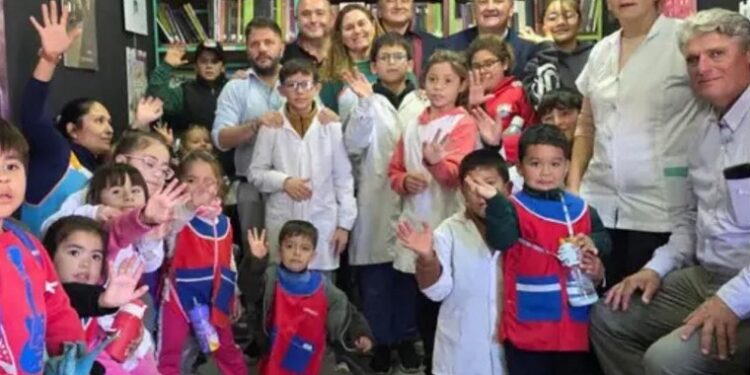 El senador Michlig acompañó la llegada del Tren de Capital Humano a Curupaity junto al programa “Santa Fe Acá”