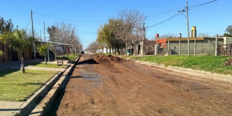 San Genaro: Están realizando trabajos de nivelación en la calle Balbi, entre Juan Lazarte y Favaloro