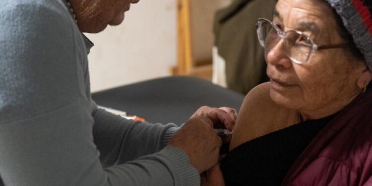 TIMBÚES: AVANZA LA CAMPAÑA DE VACUNACIÓN ANTIGRIPAL PARA ADULTOS MAYORES DE 65 AÑOS