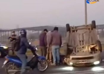 Rosario: VOLCÓ UN AUTO EN CIRCUNVALACIÓN Y OROÑO