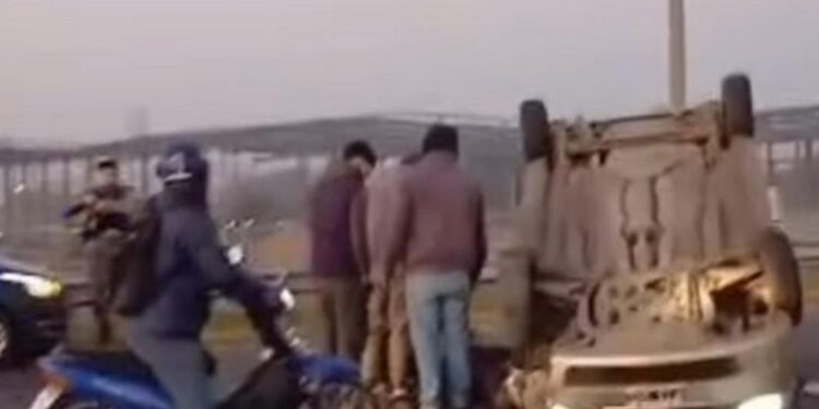 Rosario: VOLCÓ UN AUTO EN CIRCUNVALACIÓN Y OROÑO