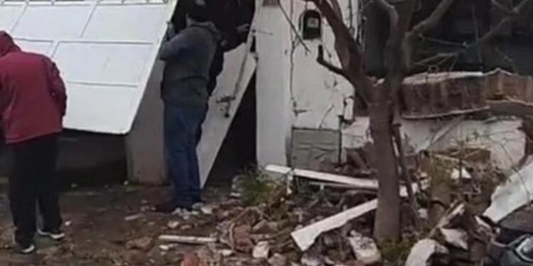 Explosión destruyó una vivienda en Rufino: “Una desgracia con suerte”