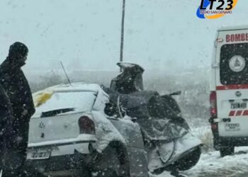 Cuatro mujeres murieron al chocar de frente contra un camión bajo una tormenta de nieve en Neuquén