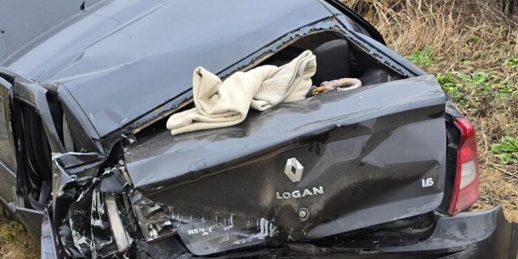San Genaro: Salida de Bomberos en el Acceso Sur por vuelco de un auto