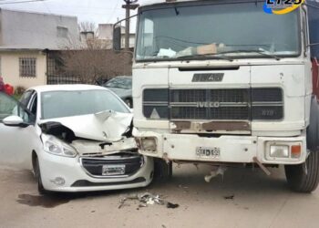 AUTOS, CAMIONES Y UN PATRULLERO POLICIAL, PROTAGONISTAS DE CUATRO IMPACTANTES ACCIDENTES EN VENADO TUERTO