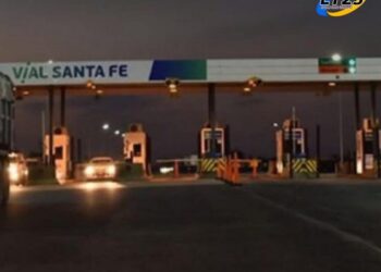 CORTE AUTOPISTA ROSARIO-SANTA FE: UN CAMION VOLCÓ Y QUEDO CRUZADO EN LA CALZADA