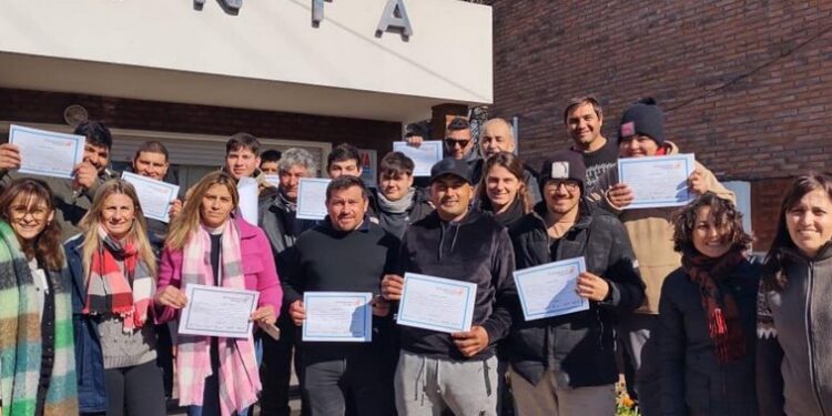 Finalizó el Curso de Profesional Tambero en Totoras: formación, compromiso y futuro para el sector lechero