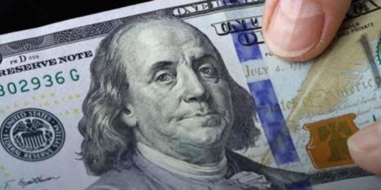 EL DÓLAR OFICIAL ALCANZA EL RÉCORD DESDE LA SALIDA DEL CEPO Y LOS PARALELOS VUELVEN A SUBIR POR ENCIMA DE LOS $1300