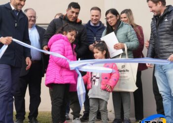 El senador Esteban Motta inauguró junto a Maximiliano Pullaro 5 viviendas en Colonia Belgrano