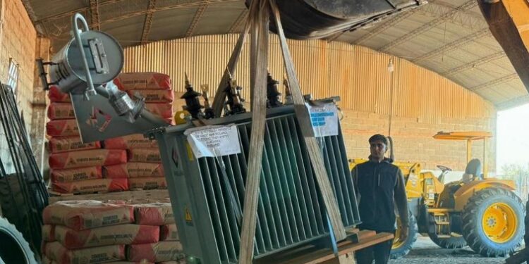 San Genaro: LLEGO EL MATERIAL PARA EL TENDIDO ELÉCTRICO DE LOS 80 LOTES