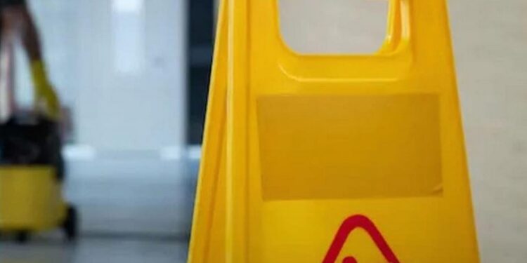 Tras sufrir una caida por pisar restos de mayonesa en McDonald’s, cobrará más de 4 millones