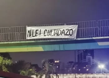 Bajo la consigna «Milei culiadazo», vecinos repudiaron la presencia del Presidente en Córdoba en «La Derecha Fest»