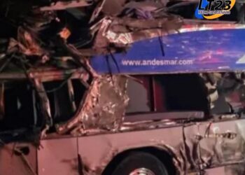 UN COLECTIVO PROTAGONIZO UN  GRAVE CHOQUE EN SANTA CRUZ: CUATRO MUERTOS Y POR LO MENOS 20 HERIDOS