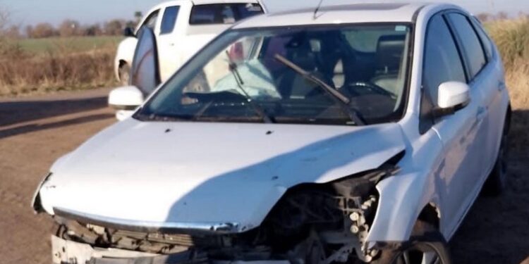 Un Sangenarino volcó en su auto en la zona rural de Arocena