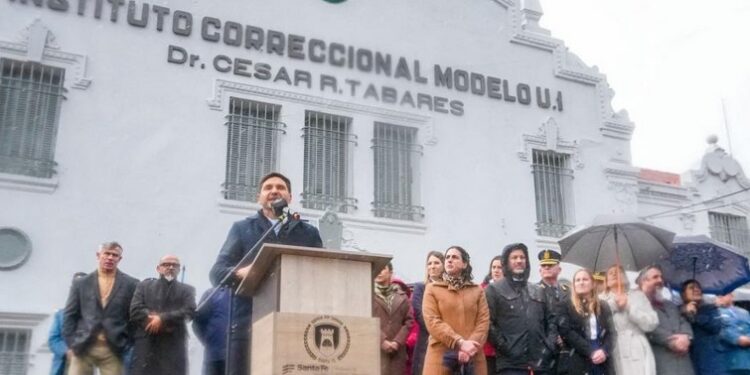 Pullaro: “Santa Fe es ejemplo en América Latina por la baja del delito y de la violencia”