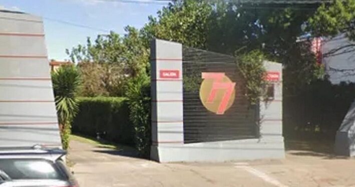 Un hombre fue encontrado inconsciente este domingo en una habitación de un motel ubicado en Mendoza al 7700, en la zona oeste de Rosario.