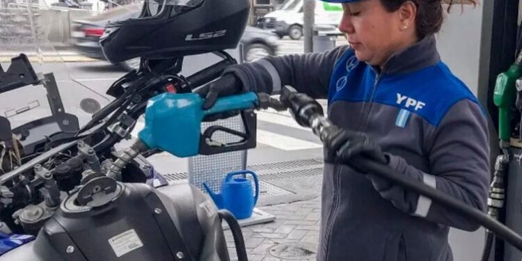 YPF vuelve a subir los combustibles en todo el país