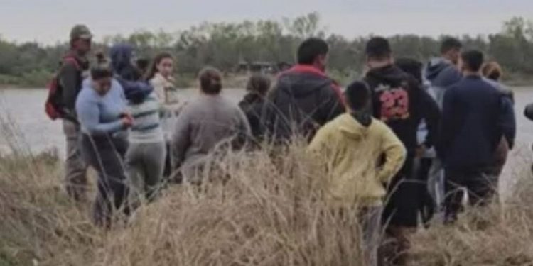 Fuga fatal en Sauce Viejo: un peligroso delincuente se escapó de la comisaría, se tiró al río Coronda y murió ahogado.