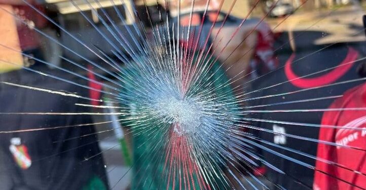 Las Parejas: Intentaron romper la vidriera de la Secretaría de Sportivo