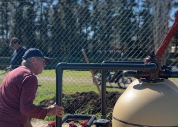 MUNICIPIO AVANZA CON LA INSTALACIÓN DEL NUEVO SISTEMA DE FILTRADO EN LA PILETA DEL POLIDEPORTIVO VÍCTOR Y AGULINO CARBONARI