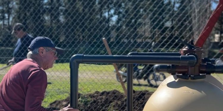 MUNICIPIO AVANZA CON LA INSTALACIÓN DEL NUEVO SISTEMA DE FILTRADO EN LA PILETA DEL POLIDEPORTIVO VÍCTOR Y AGULINO CARBONARI