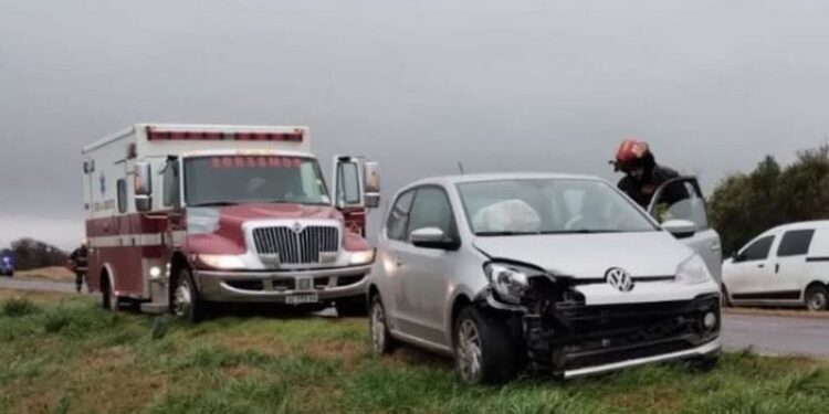 Carlos Pellegrini: ACCIDENTE EN RUTA 13: AUTO IMPACTÓ CON RUEDAS DESPRENDIDAS DE UN CAMIÓN