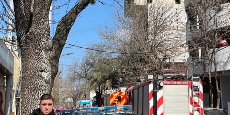 TRAGEDIA EN SAN LORENZO DEJA CUATRO MUERTOS Y UN HERIDO GRAVE EN UN EDIFICIO EN CONSTRUCCIÓN
