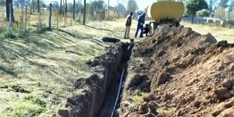 Más agua potable: el Gobierno Provincial avanza con obras para ampliar la red de Villa Eloísa